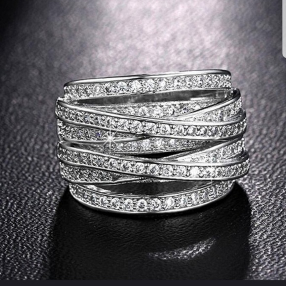 Jewelry - WOW! 💎💎😍Womens Crossroads Ring BLING BLING